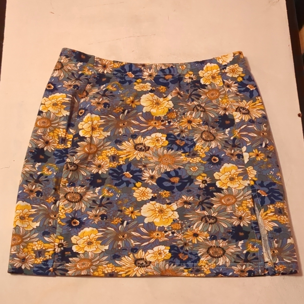 Size S/4 floral pattern skirt